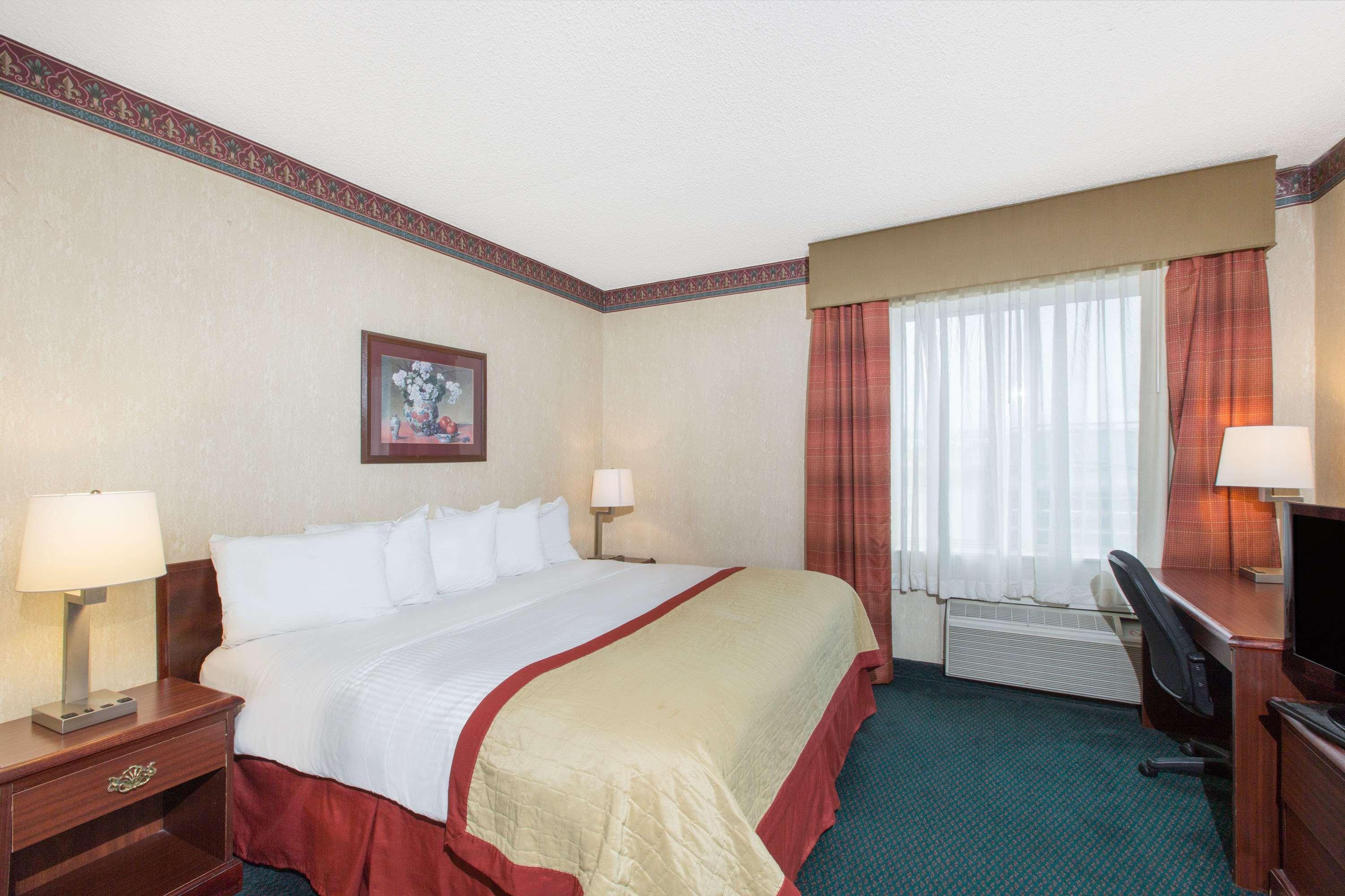Baymont By Wyndham Jonesboro Hotel Exterior photo