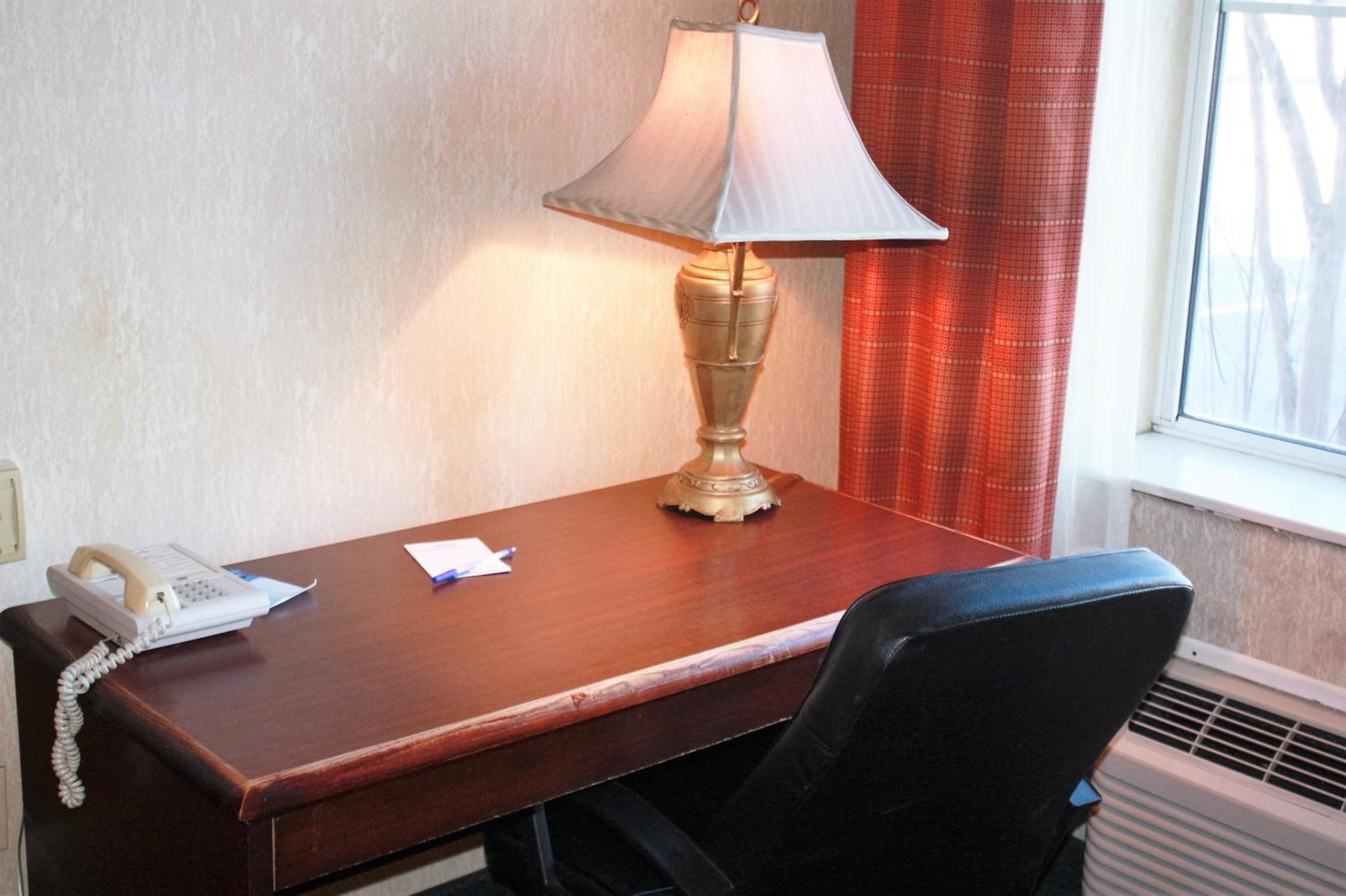 Baymont By Wyndham Jonesboro Hotel Room photo